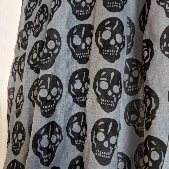 Skull Scarf - Picture 2 of 3